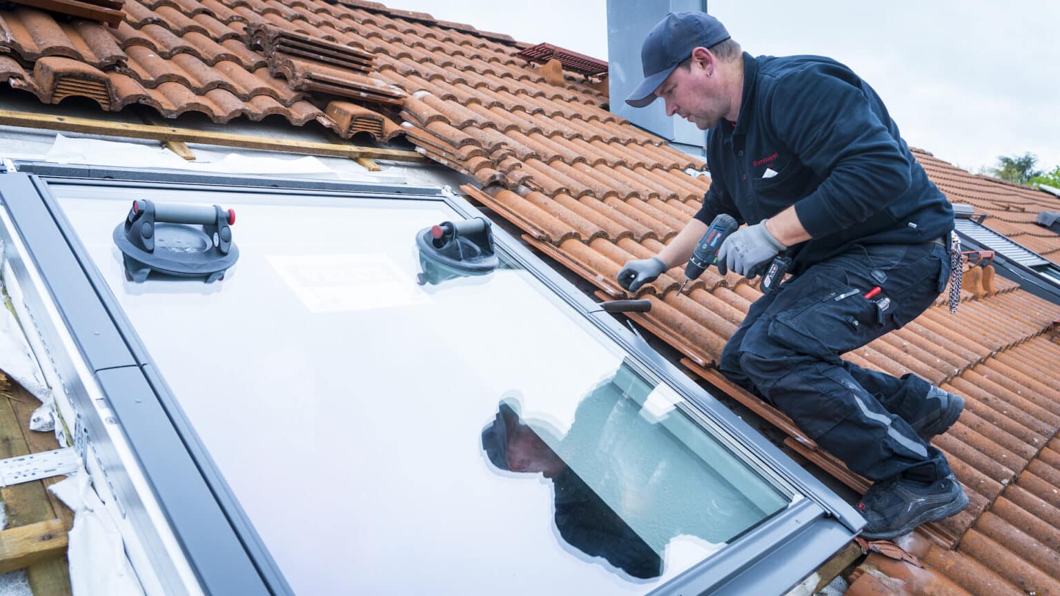 Dachfenster einbauen Kosten: Lieber den Profi ranlassen